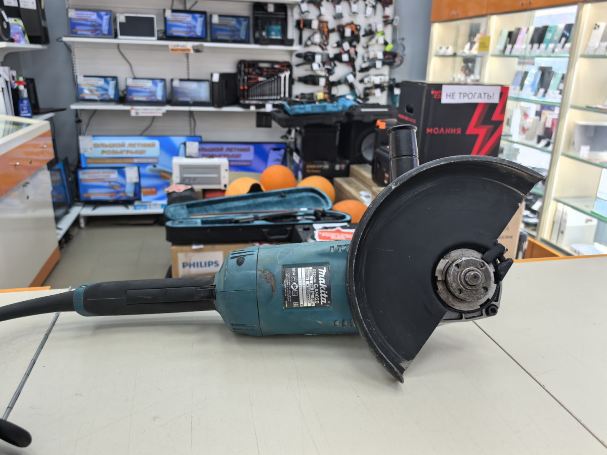 Угловая шлифмашина Makita GA9020