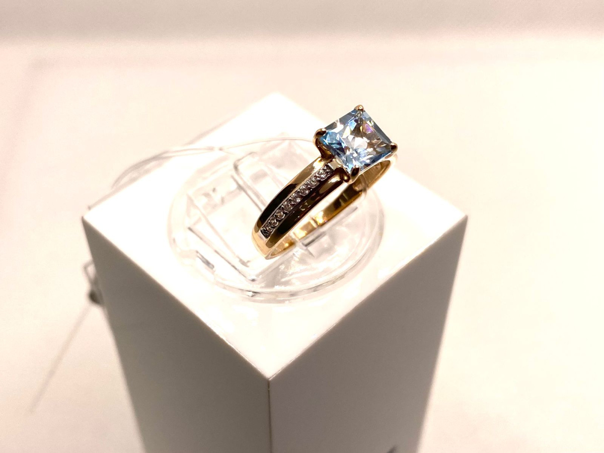 КОЛЬЦО С КАМНЯМИ (Au 585)