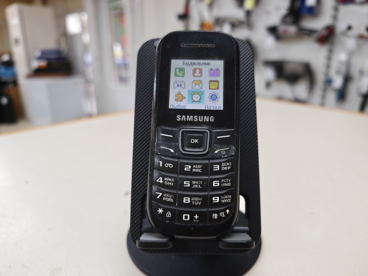 Мобильный телефон Samsung GT-E1200M
