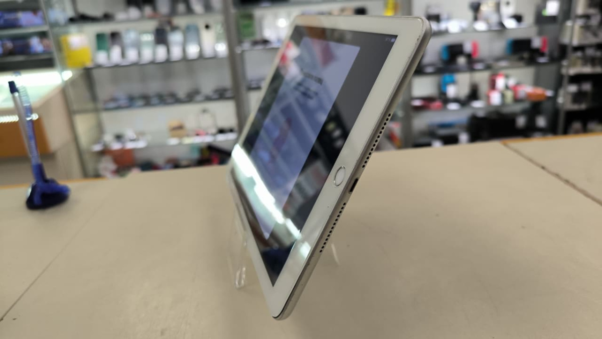 Планшет Apple IPad 6 128 ГБ A1893 (Wi-Fi)