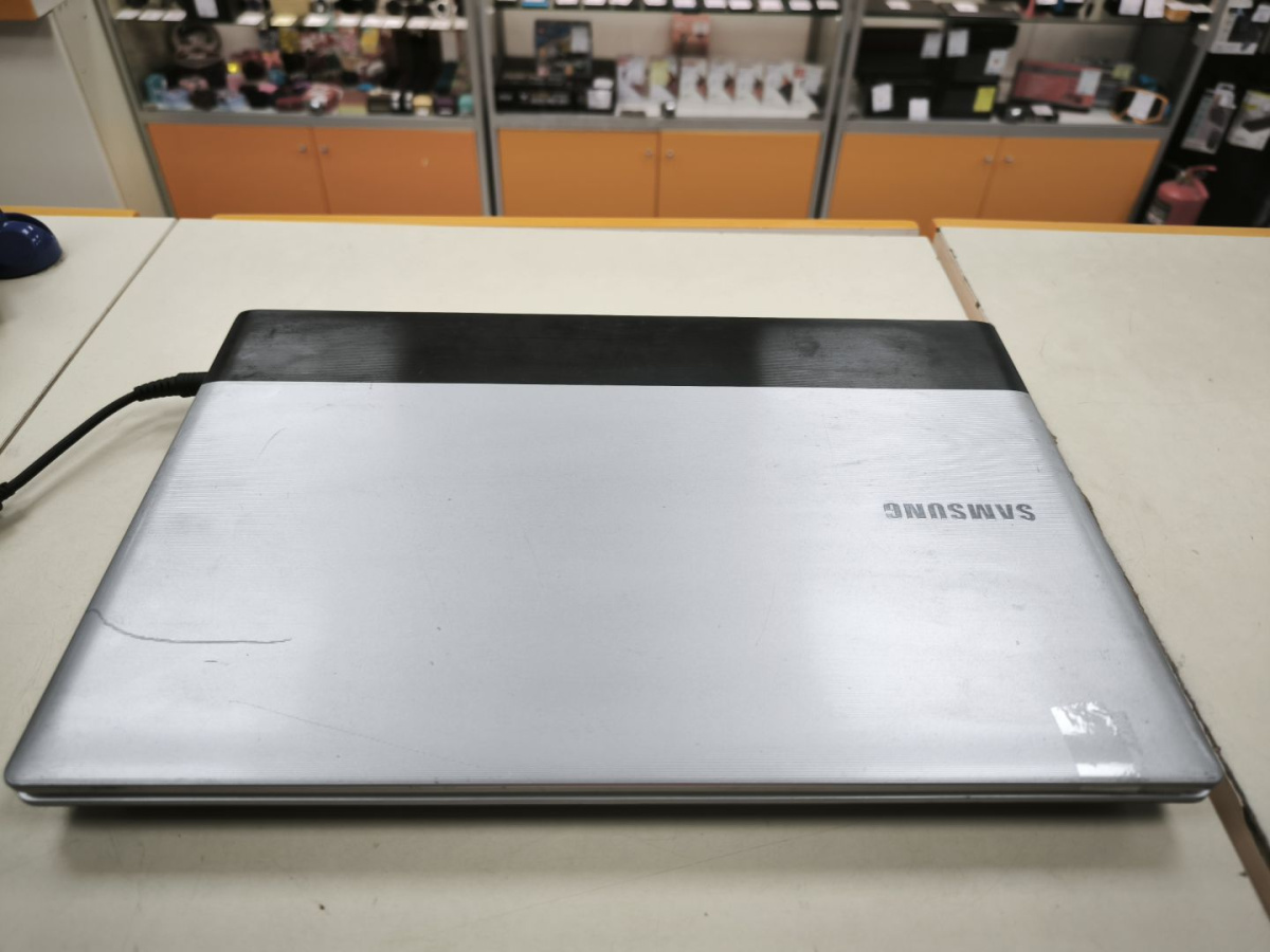 Ноутбук Samsung; E-450, Radeon HD 7400m, 4 Гб, Нет, 500 Гб