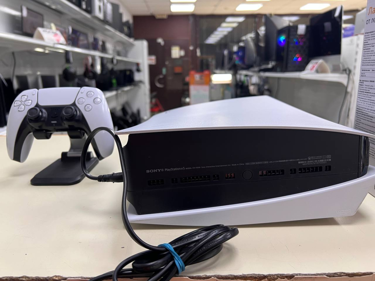 Игровая приставка PlayStation 5 825Gb (С дисководом)