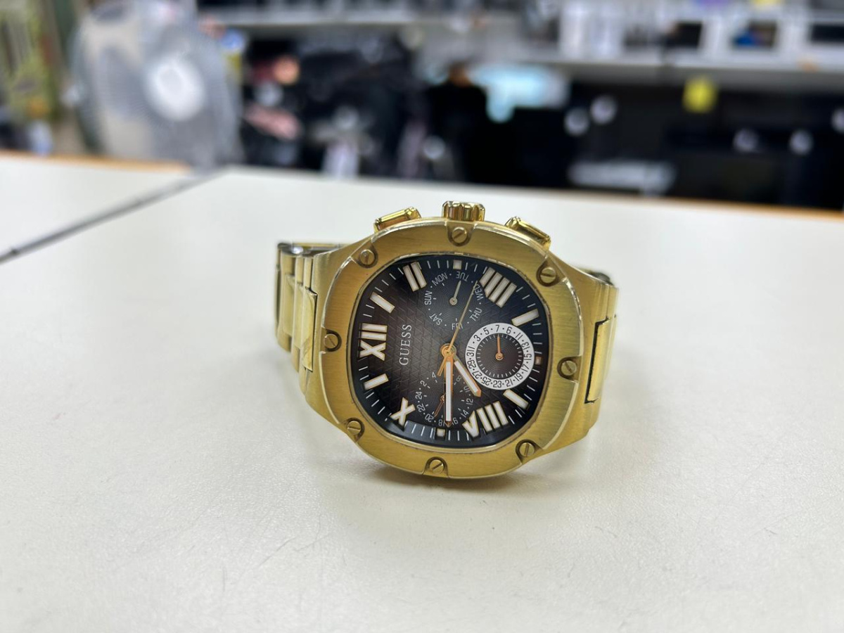 Часы наручные GUESS GW0572G2