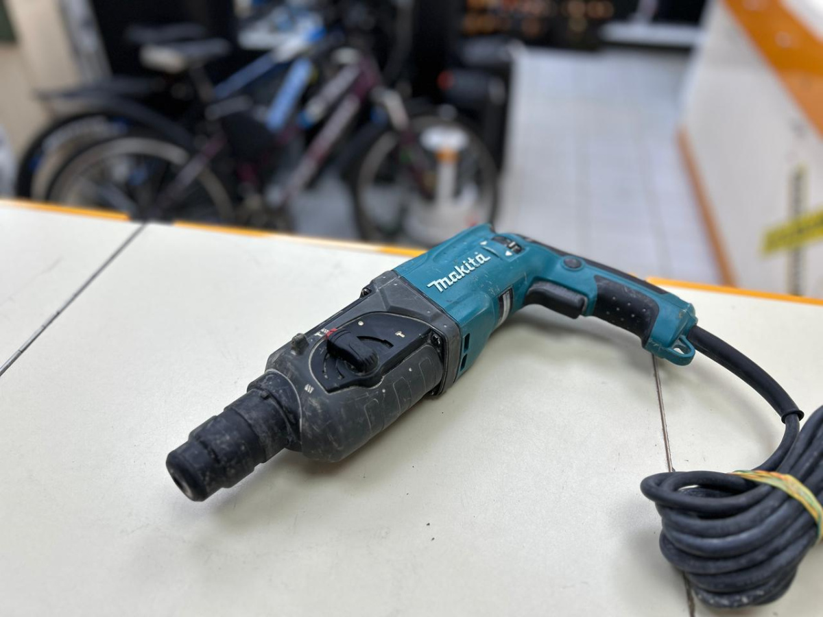 Перфоратор Makita HR 2470