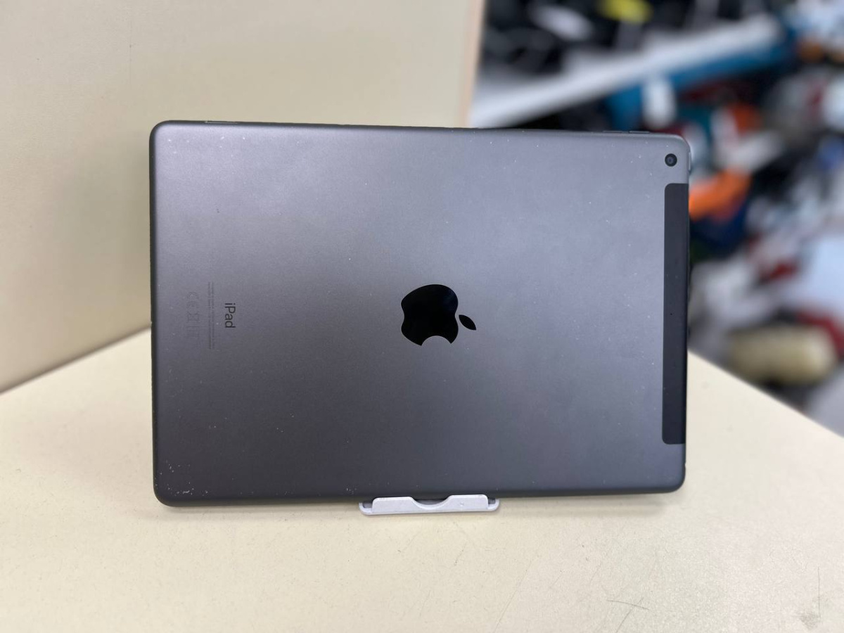 Планшет Apple iPad 8 32ГБ  (2020  A2428/A2429/A2430 (Wi-Fi + Cellular)