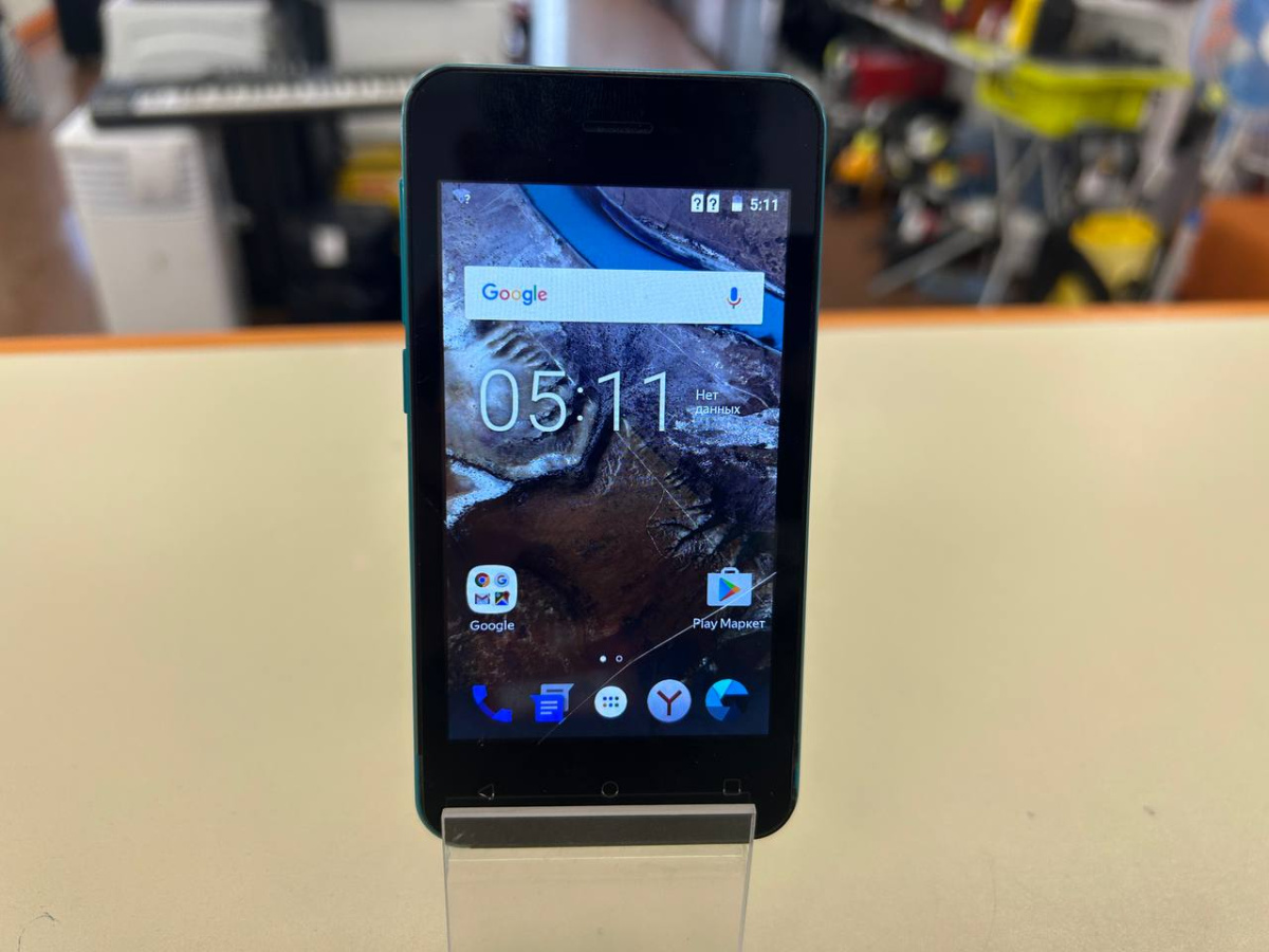 Смартфон Fly FS406 Strarus 5
