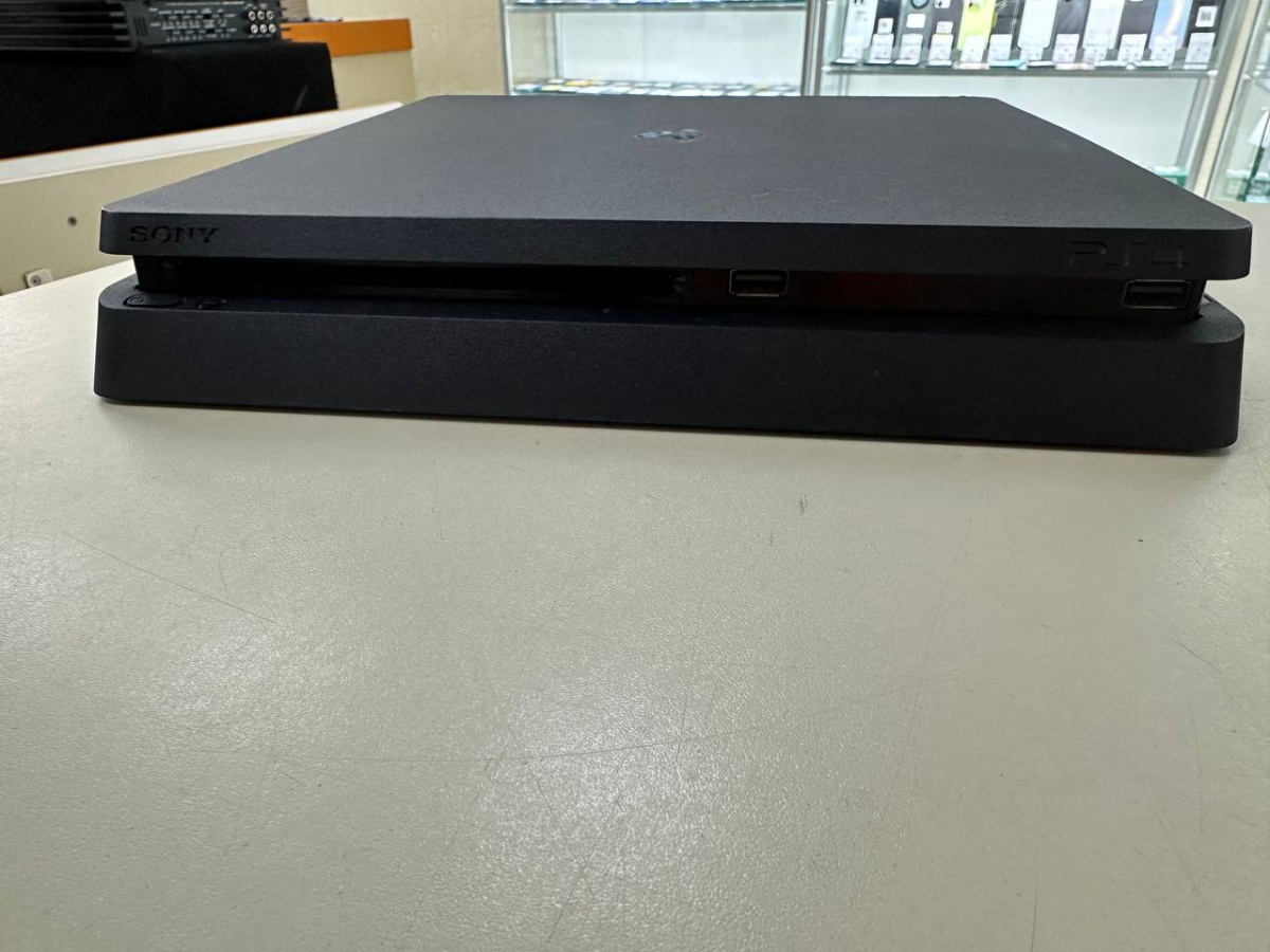 Игровая приставка PlayStation 4 Slim 500GB Игровая приставка PlayStation 4 Slim 500GB