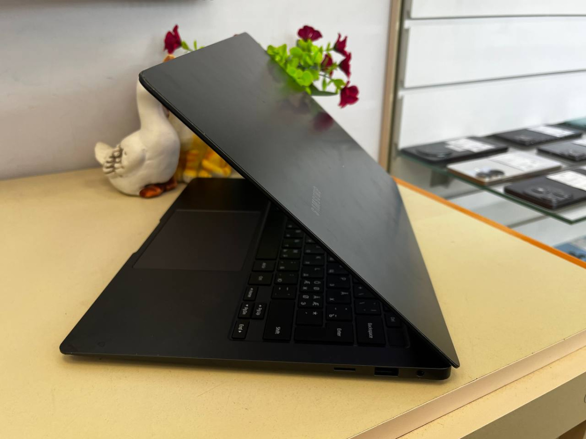 Ноутбук Samsung Galaxy Book Pro 3 Oled; I5-1340P, Intel iris XE Graphics, 16 Гб, 512 GB, Нет