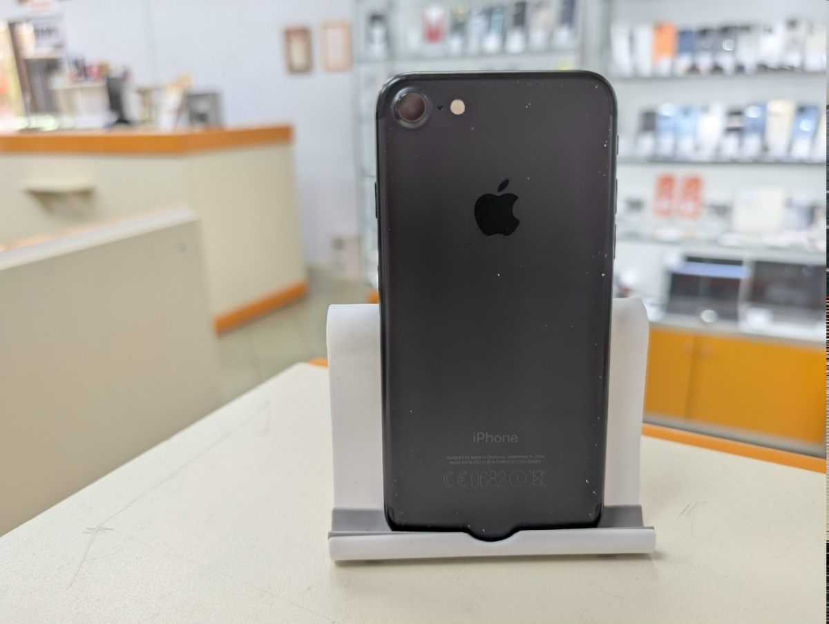 Смартфон Apple iPhone 7 32Gb