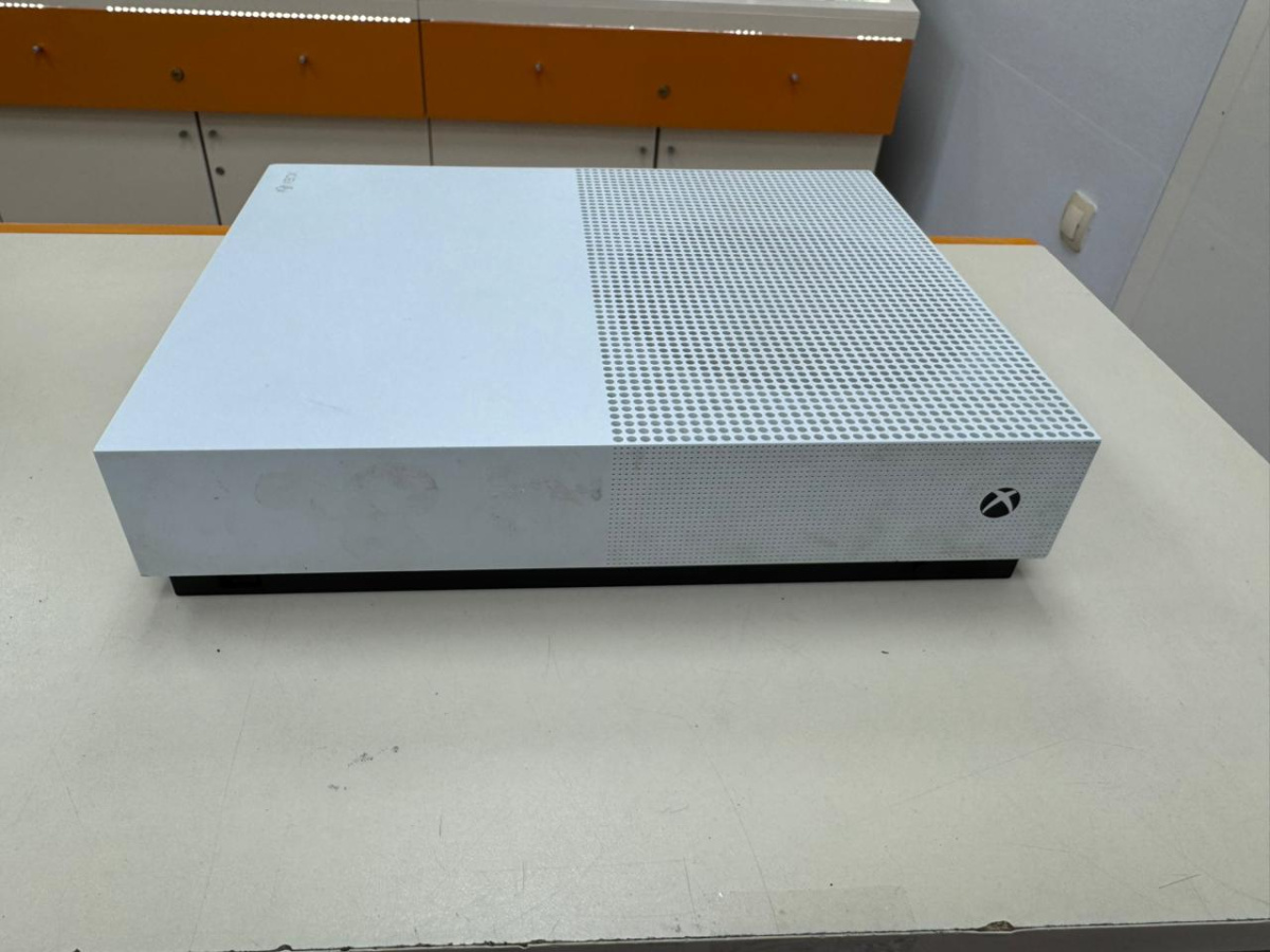 Игровая приставка  Xbox One S Digital Edition 500 GB