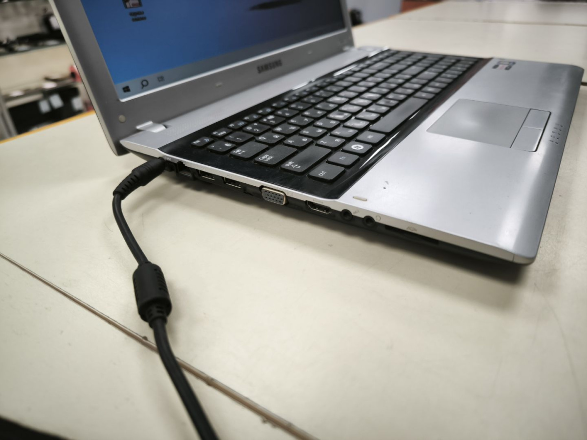 Ноутбук Samsung; E-450, Radeon HD 7400m, 4 Гб, Нет, 500 Гб