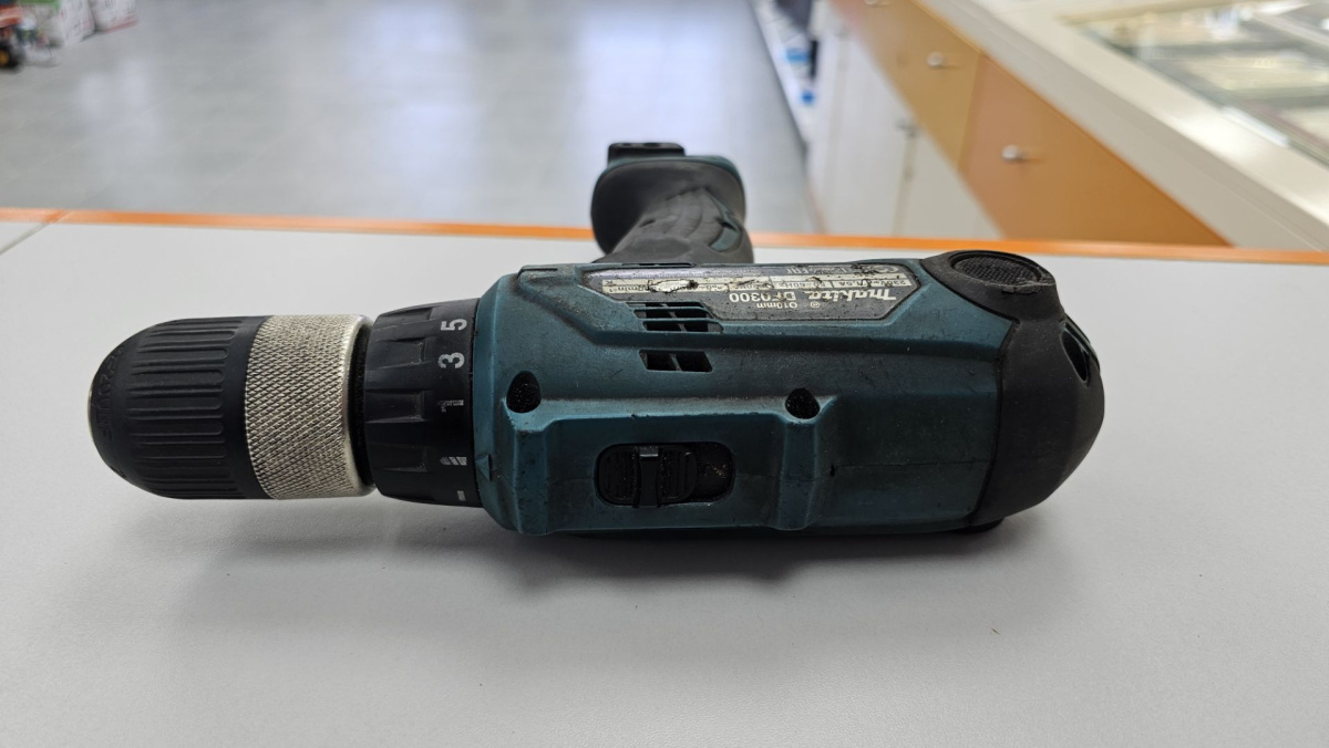 Шуруповерт Makita DF330D