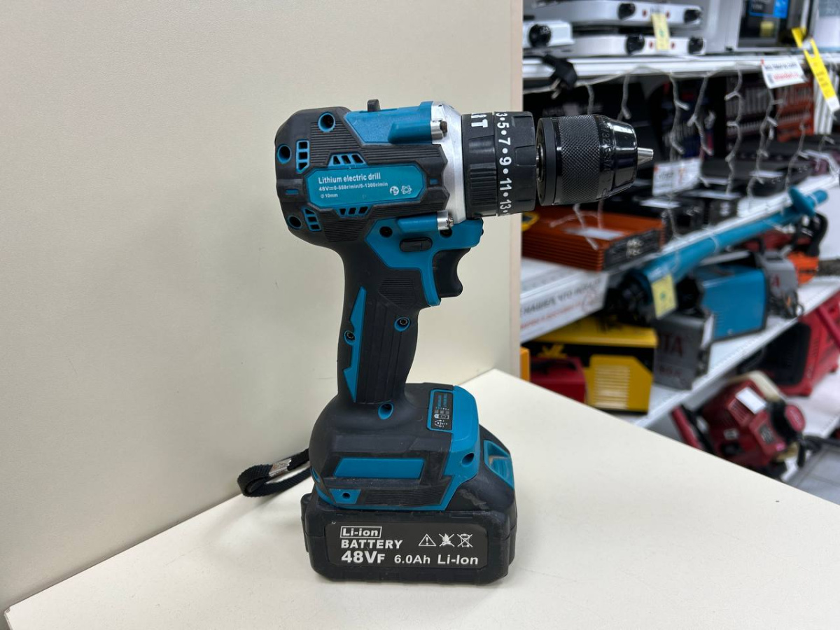 Шуруповерт Makita NoName