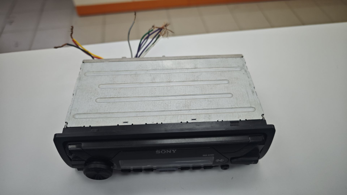 Автомагнитола SONY DSX-A110U;