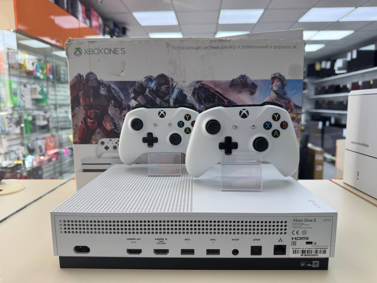 Игровая приставка Xbox One S 1TB Игровая приставка Xbox One S 1TB