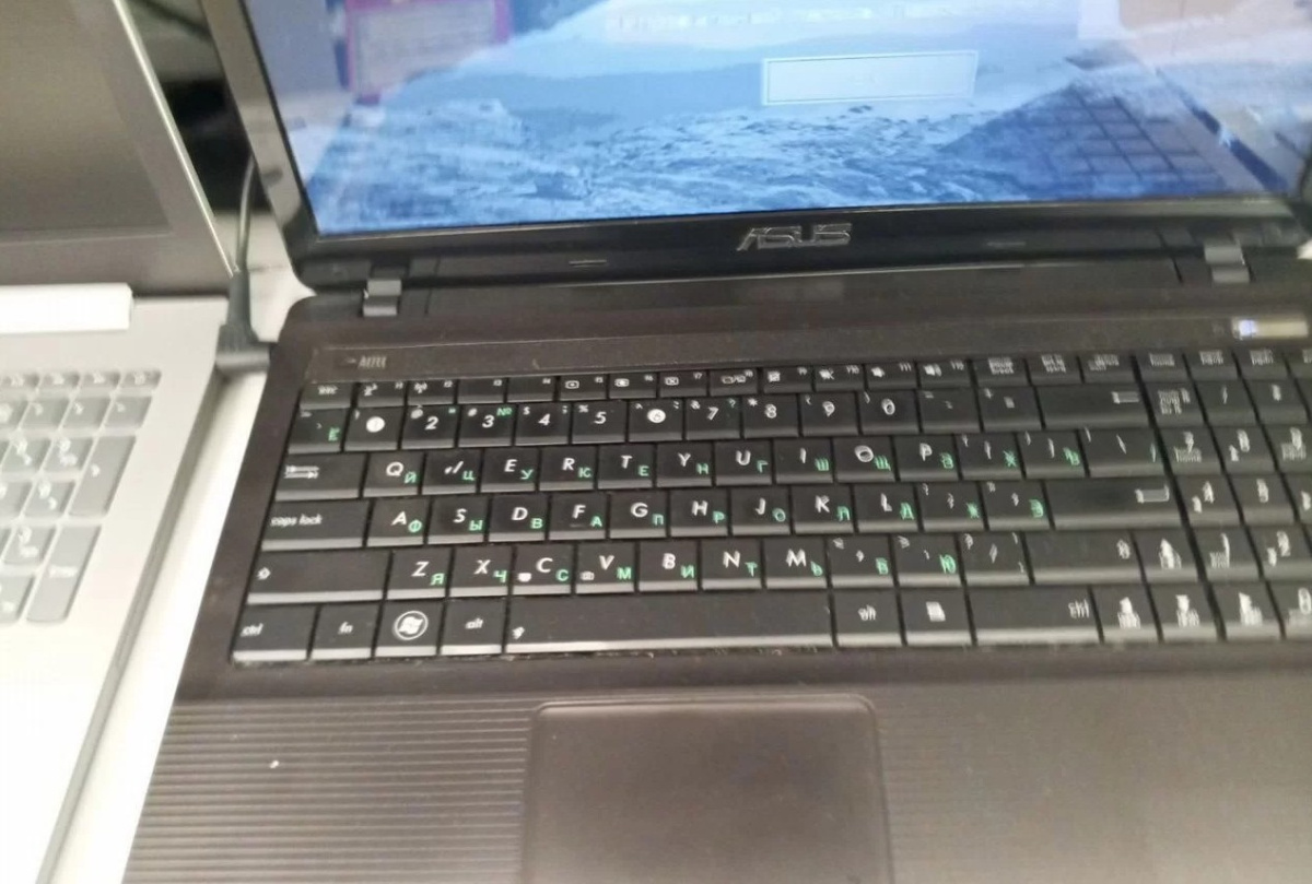 Ноутбук ASUS; A6-3400M, Radeon HD 6520G, 4 Гб, Нет, 320 Гб