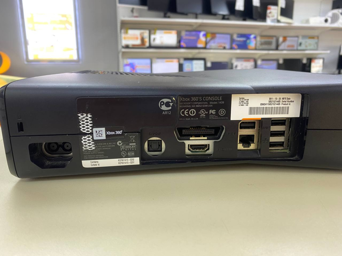 Игровая приставка Xbox 360;