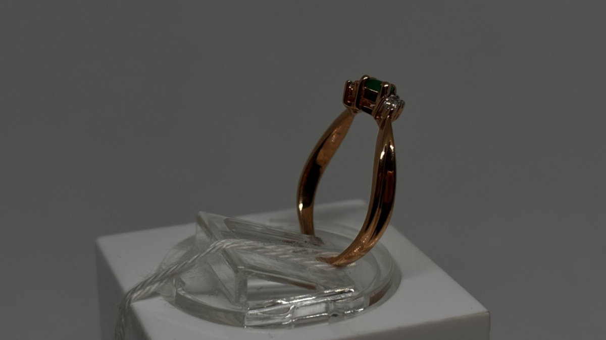 КОЛЬЦО С КАМНЯМИ (Au 585)