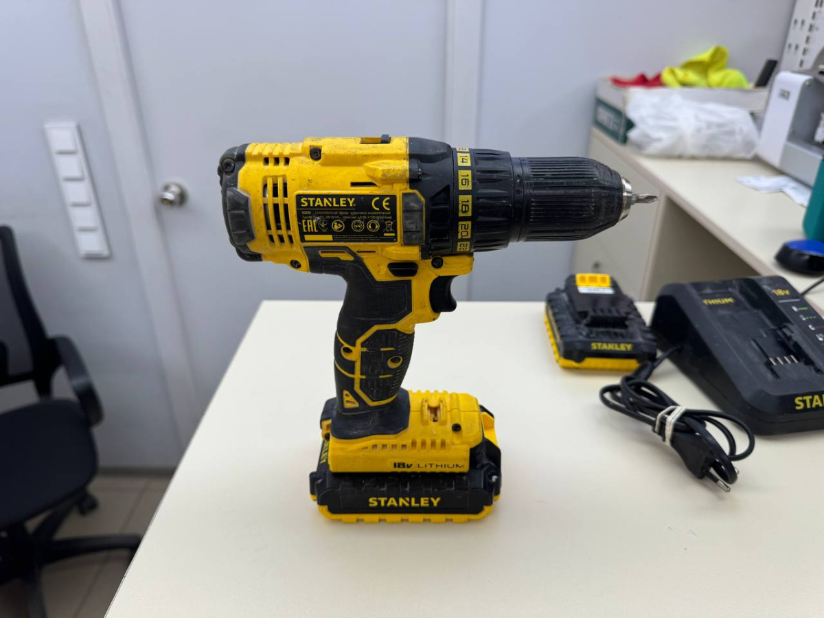 Шуруповерт Stanley SCD20