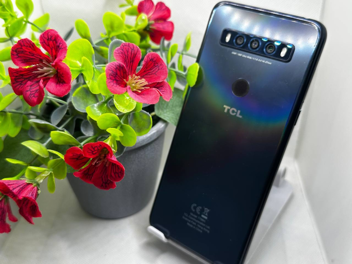 Смартфон TCL 10 SE