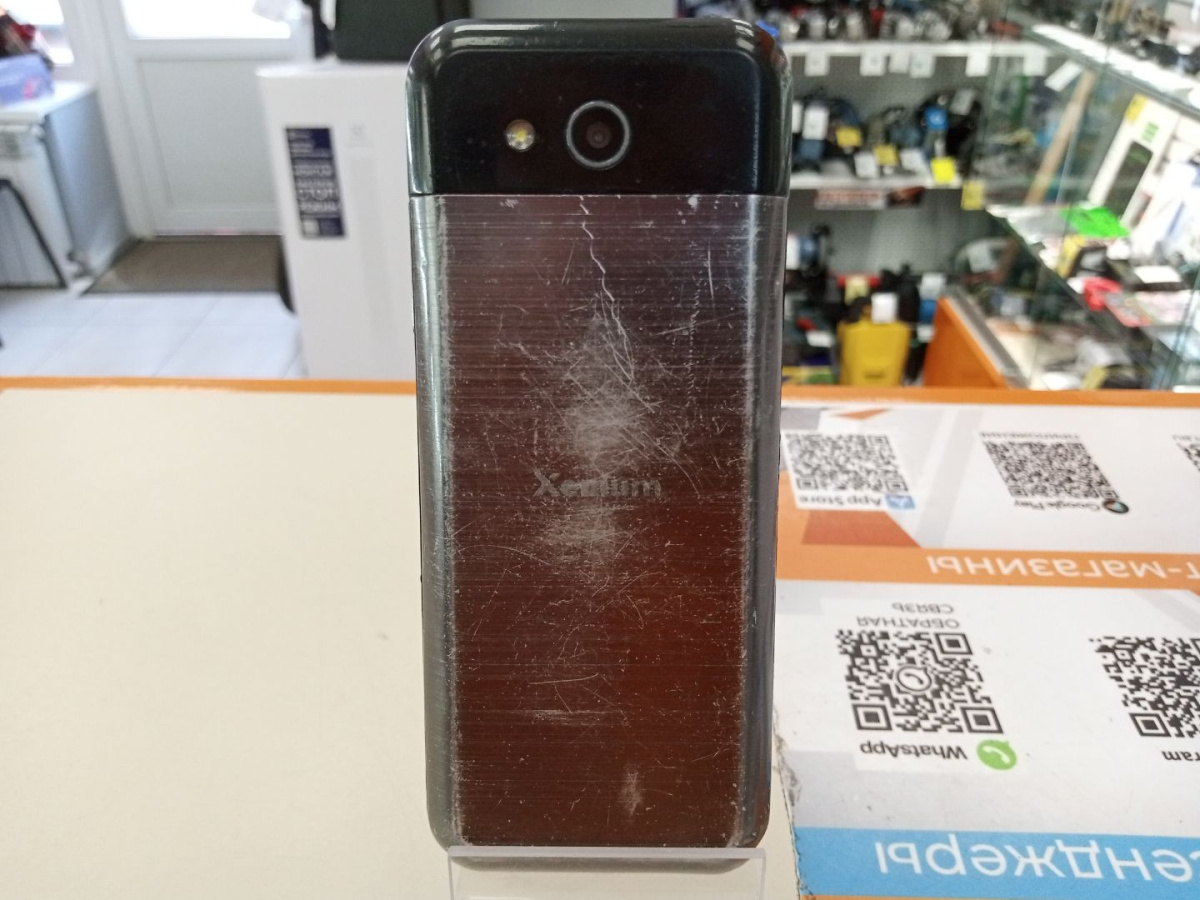 Мобильный телефон Philips Xenium e590