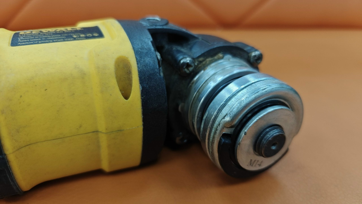 Угловая шлифмашина Dewalt 125