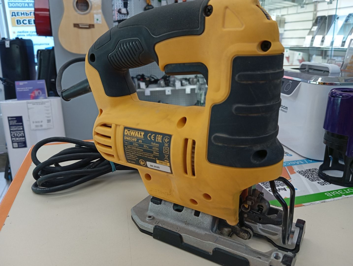 Лобзик Dewalt DWE349-ks