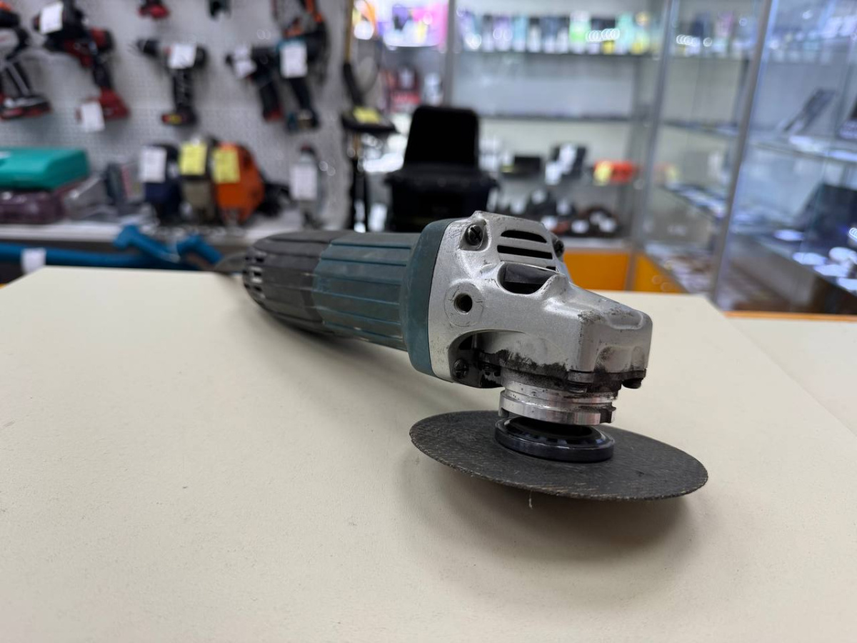 Угловая шлифмашина Makita GA5030R