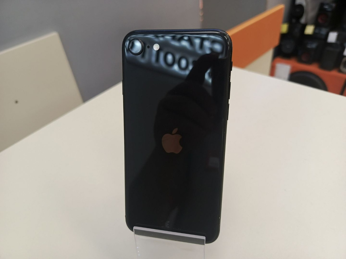 Смартфон Apple iPhone SE 2020 64Gb