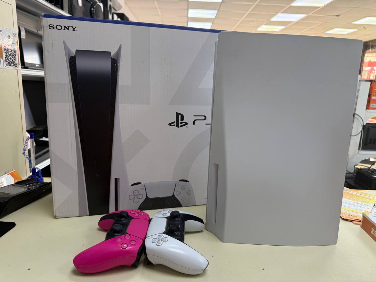 Игровая приставка PlayStation 5 825Gb (С дисководом)