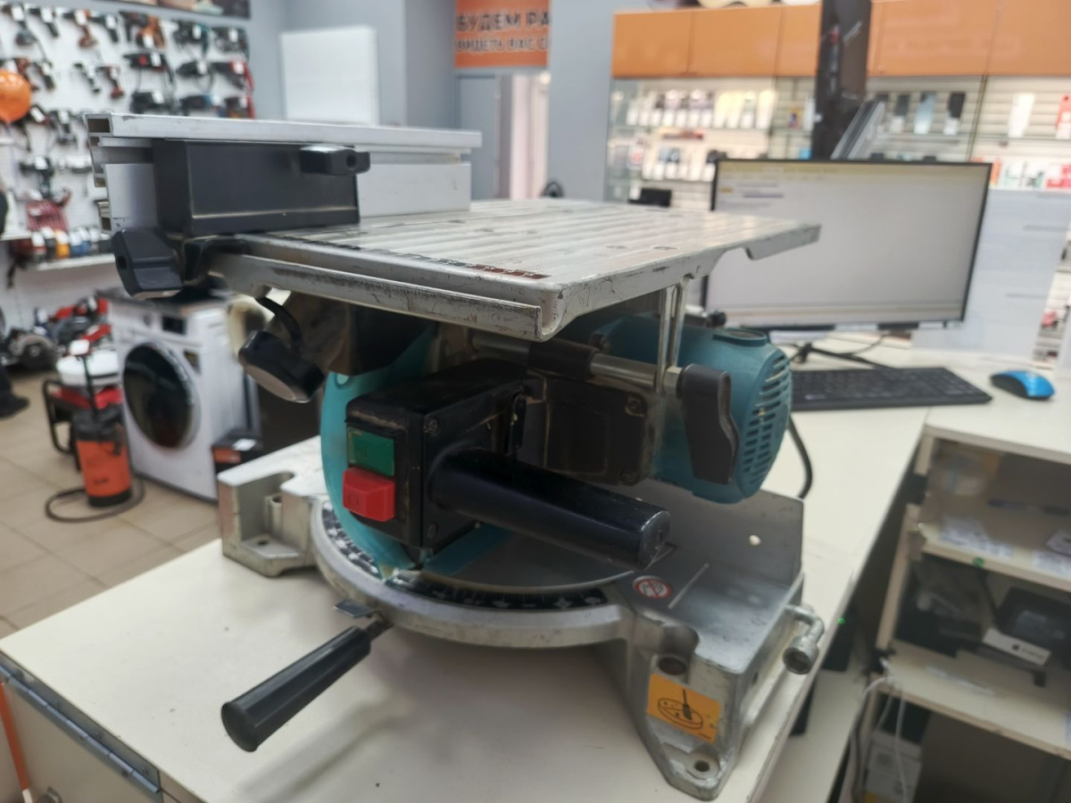 Дисковая пила Makita LH1040