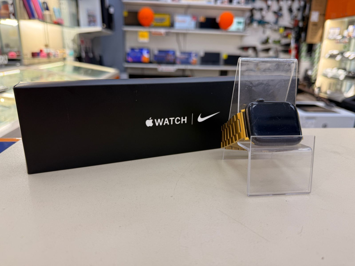 Смарт-часы Apple Watch Series 6 44 мм