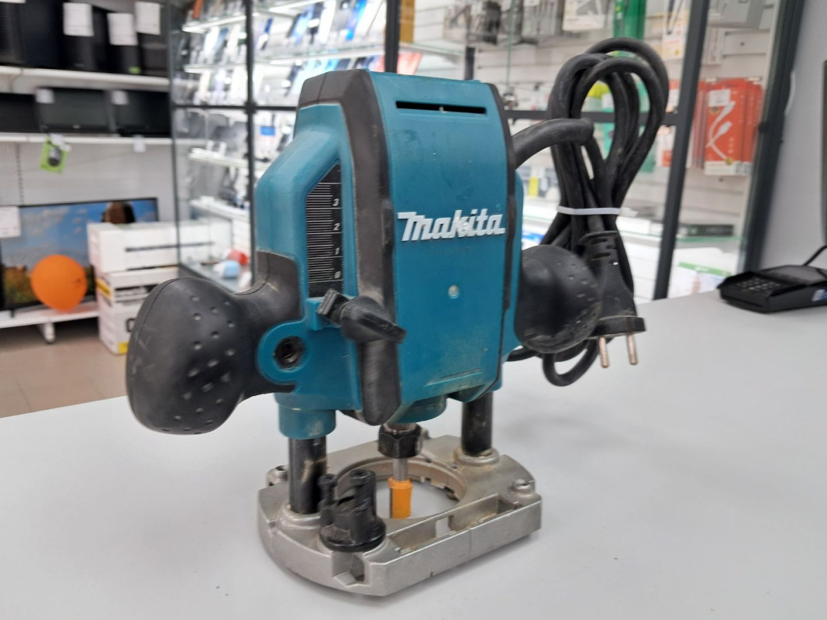 Фрезер Makita RP0900