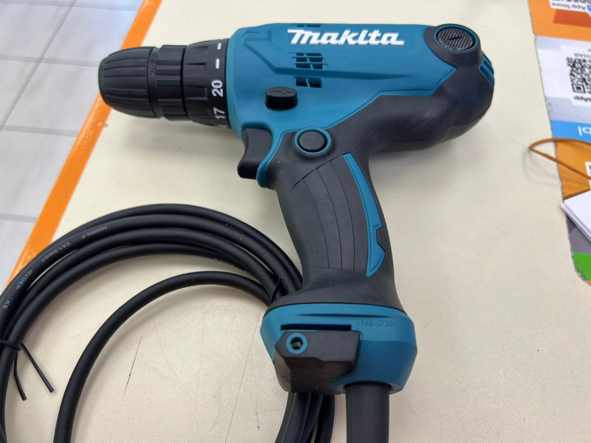 Шуруповерт Makita DF0300