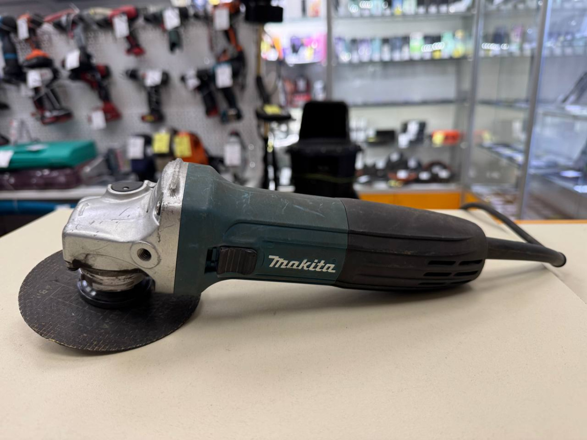 Угловая шлифмашина Makita GA5030R