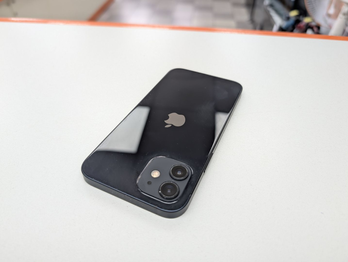 Смартфон Apple iPhone 12 64Gb