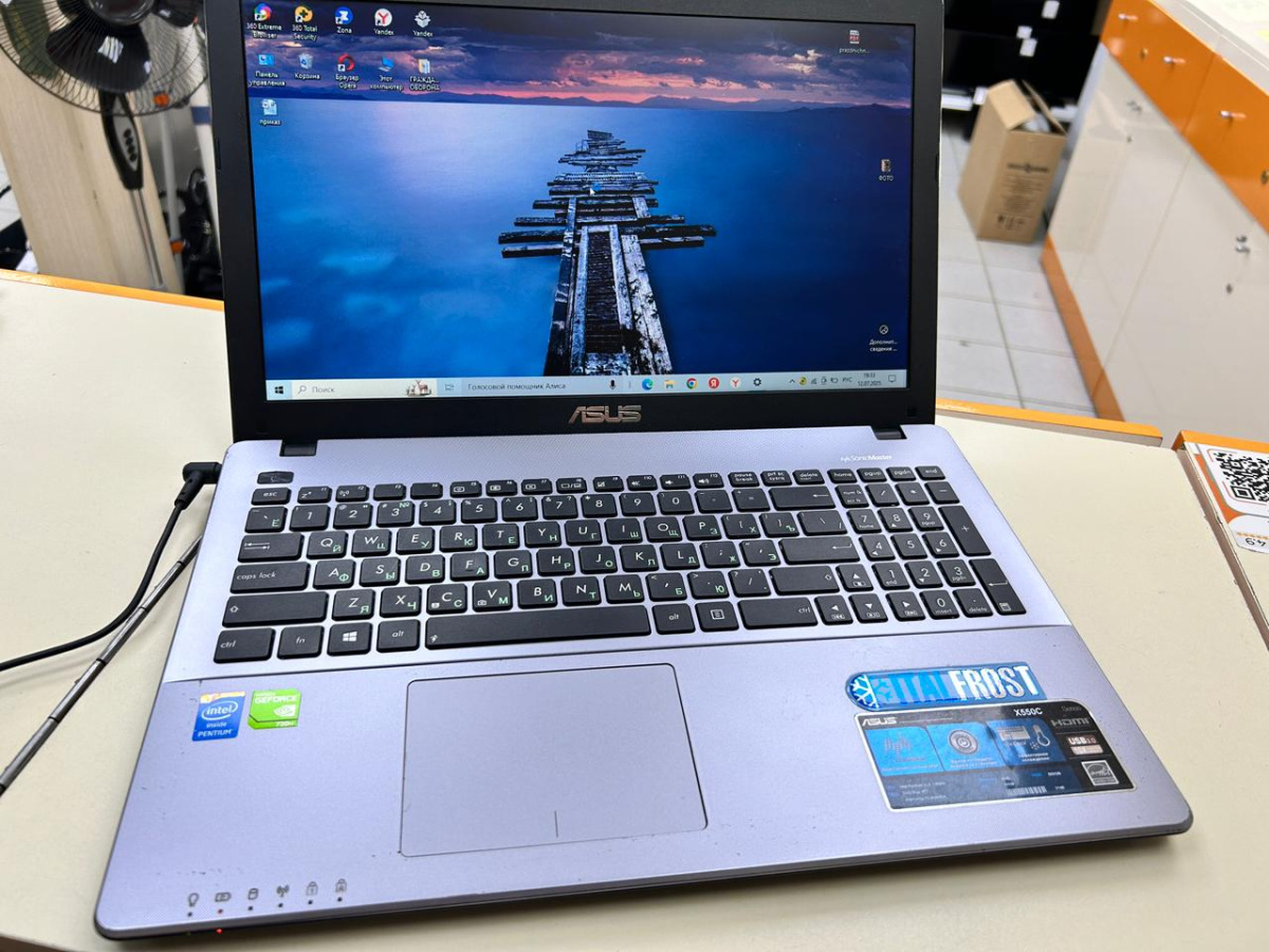 Ноутбук ASUS; Pentium 2117U, GeForce GT 720M, 4 Гб, 500 Гб, Нет