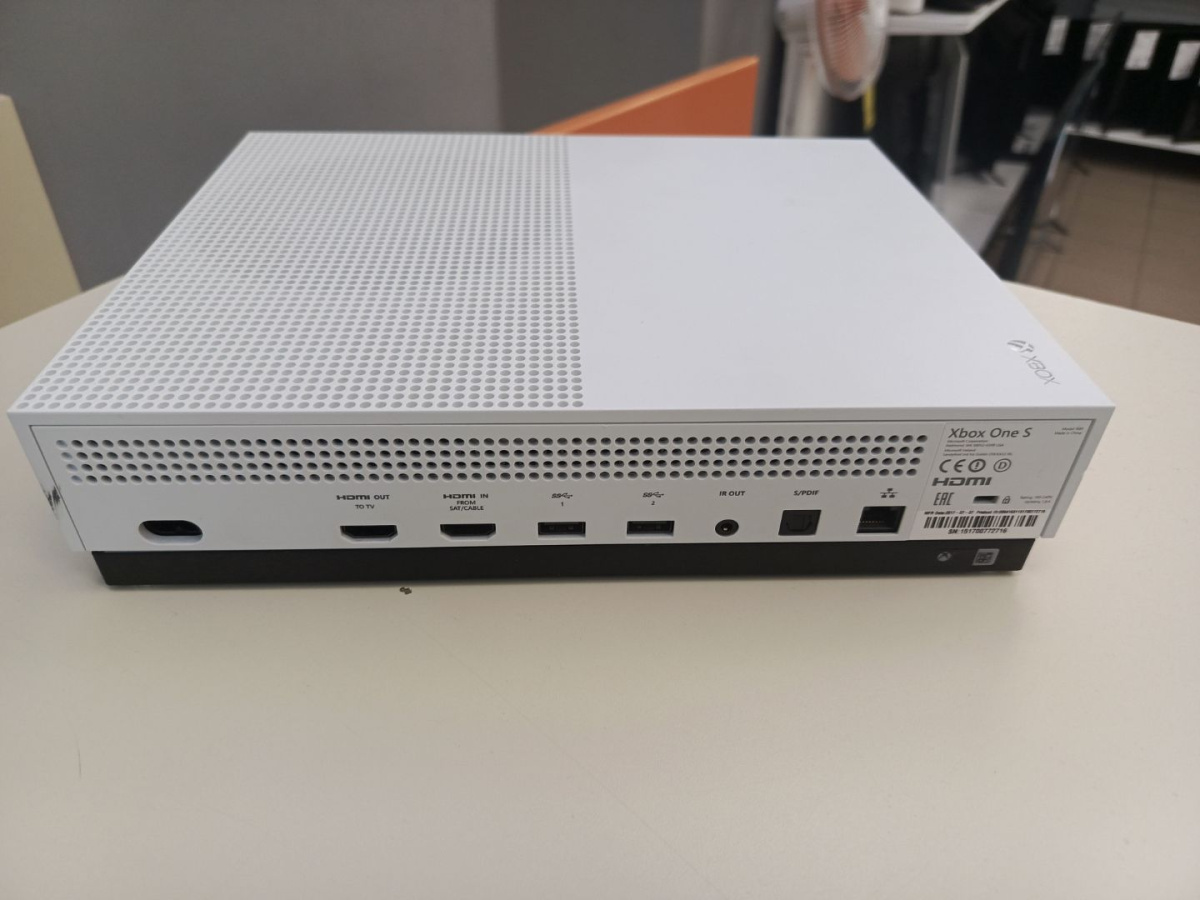 Игровая приставка Xbox One S 1TB