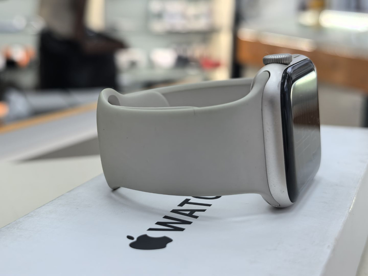 Смарт-часы Apple Watch SE 2022 44mm