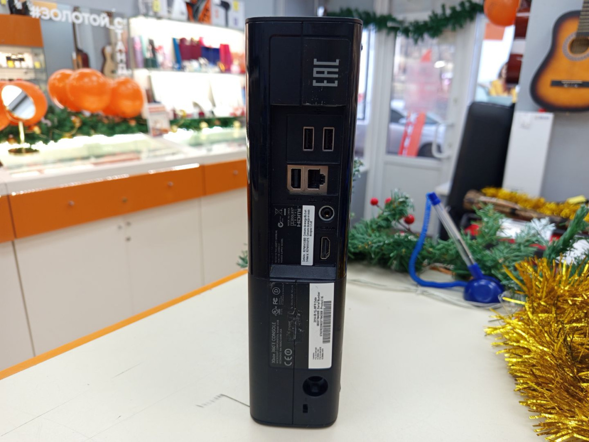 Игровая приставка Xbox 360;