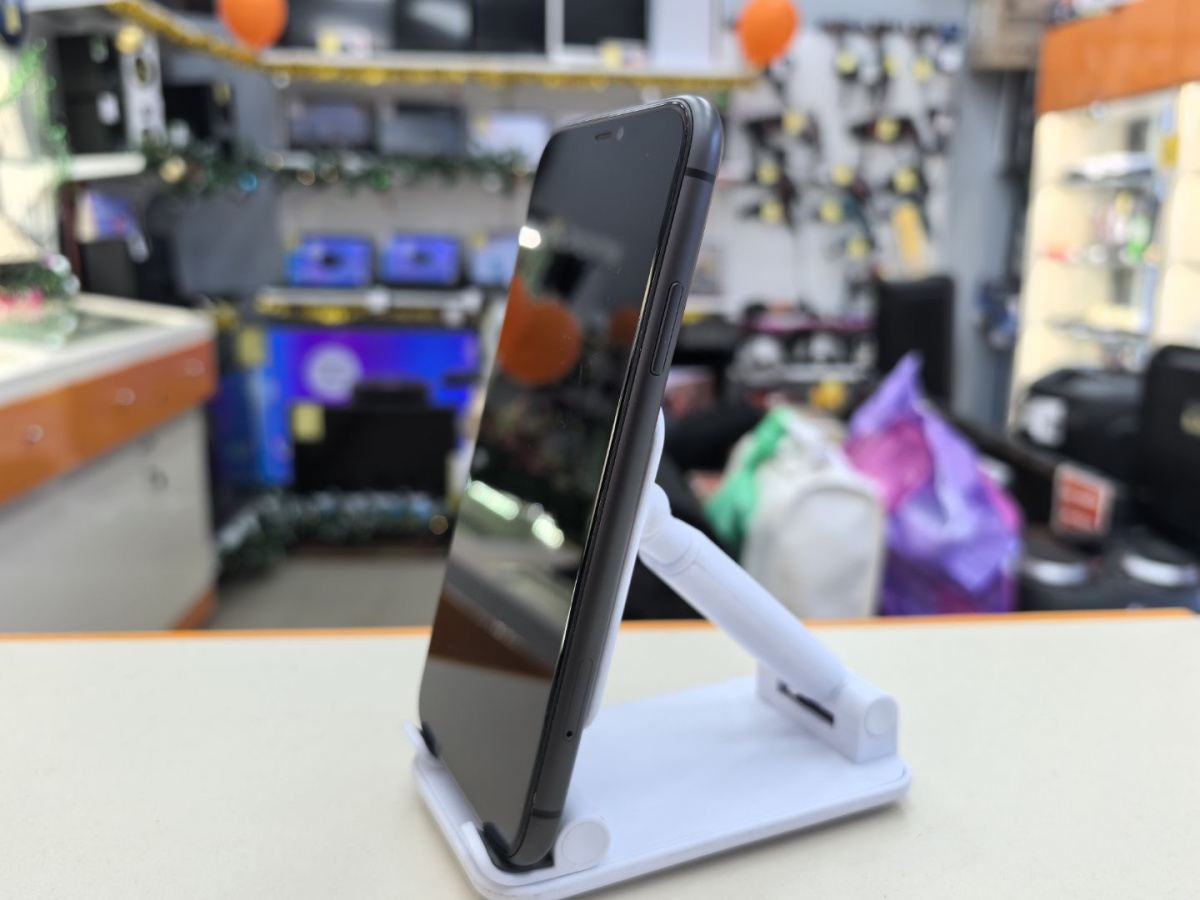 Смартфон Apple iPhone 11 64Gb