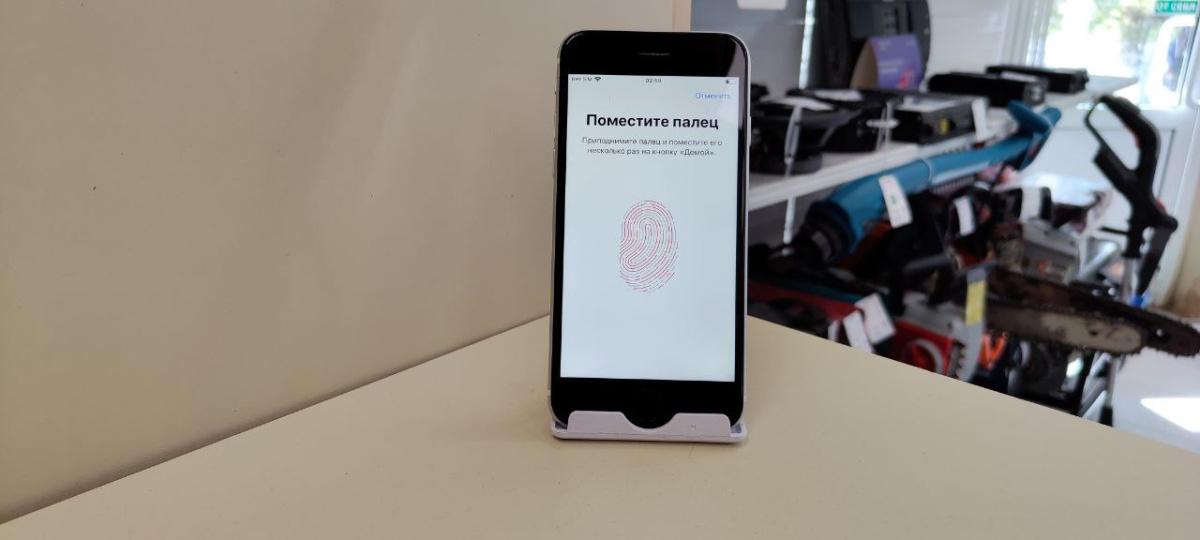 Смартфон Apple iPhone SE 2020 64Gb