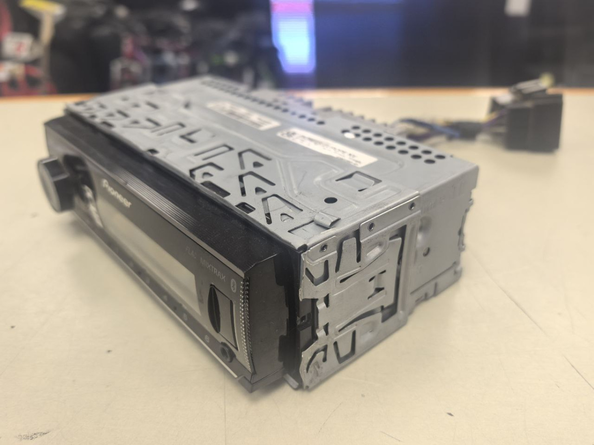 Автомагнитола Pioneer MVH-S520BT