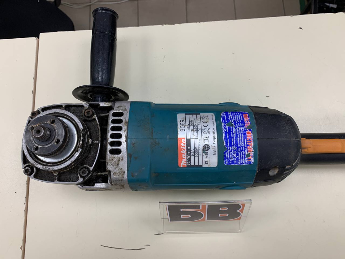 Угловая шлифмашина Makita 9069/230