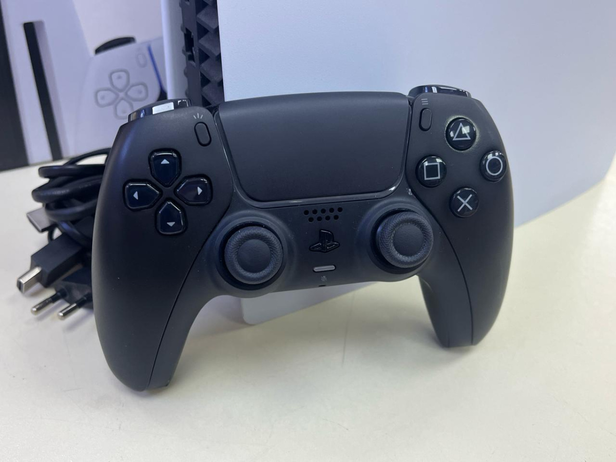 Игровая приставка PlayStation 5 825Gb (С дисководом)