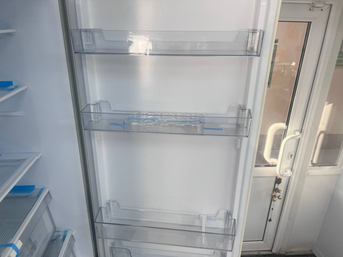 Холодильник Haier C4F640CCGU1