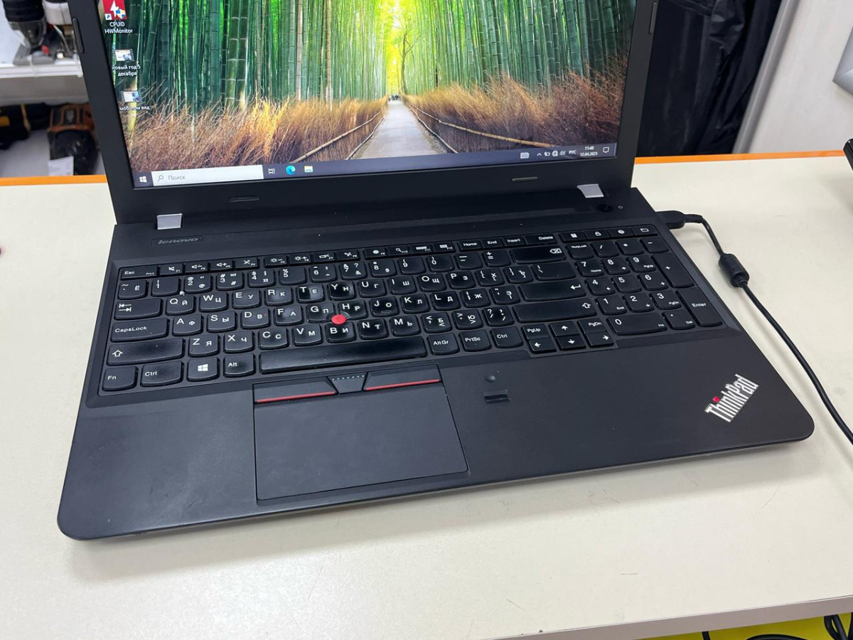 Ноутбук Lenovo; Core i3-4005U, Intel HD Graphics 5500, 4 Гб, 256 Гб, Нет