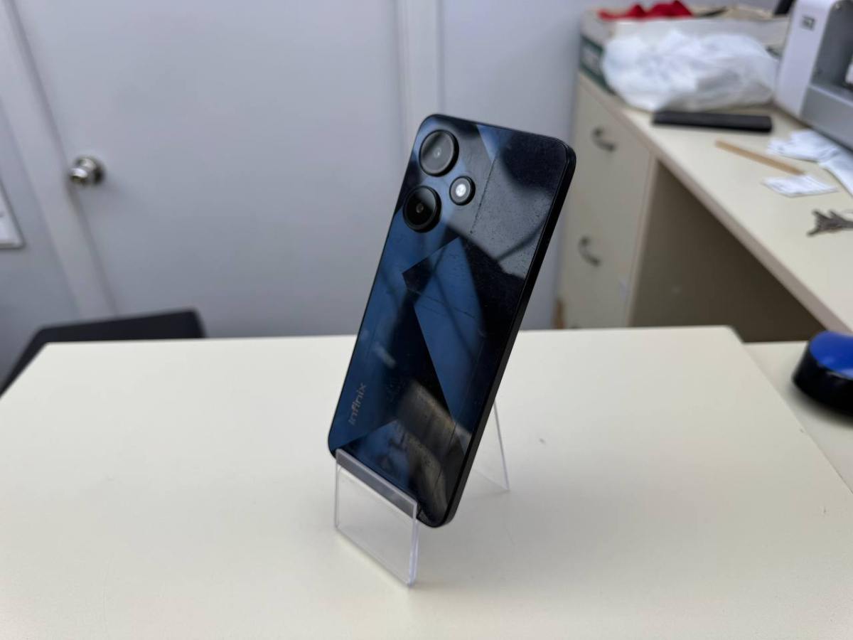 Смартфон Infinix HOT 30i 4/64