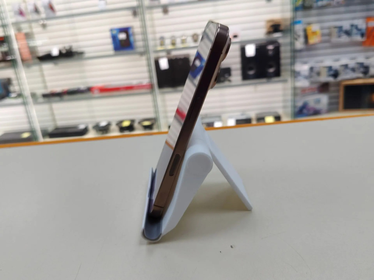 Смартфон Apple Iphone 16 Pro 128Gb