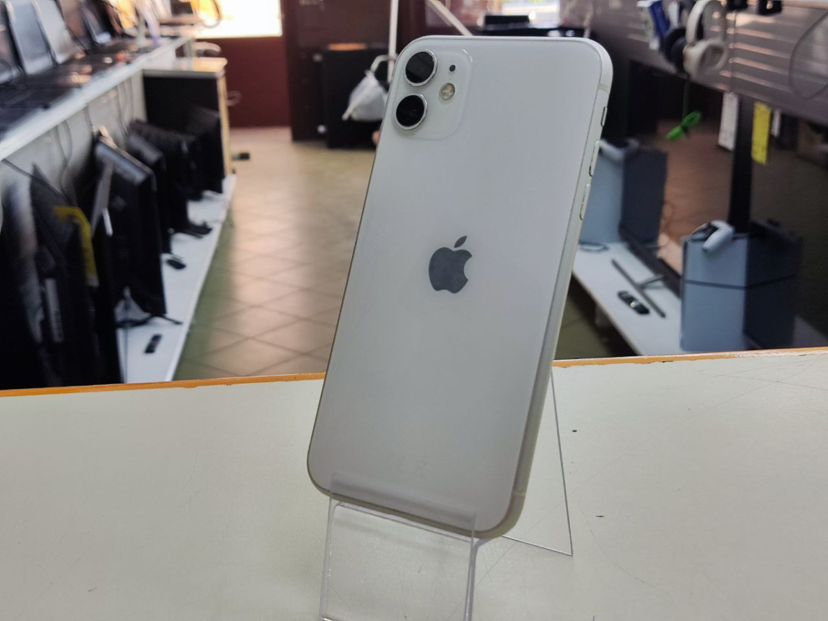 Смартфон Apple iPhone 11 64Gb